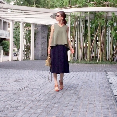 大人シンプルな辛口コーデ カーキ 黒の２トーンで 着こなしをきりっと引き締めて Cbk Magazine