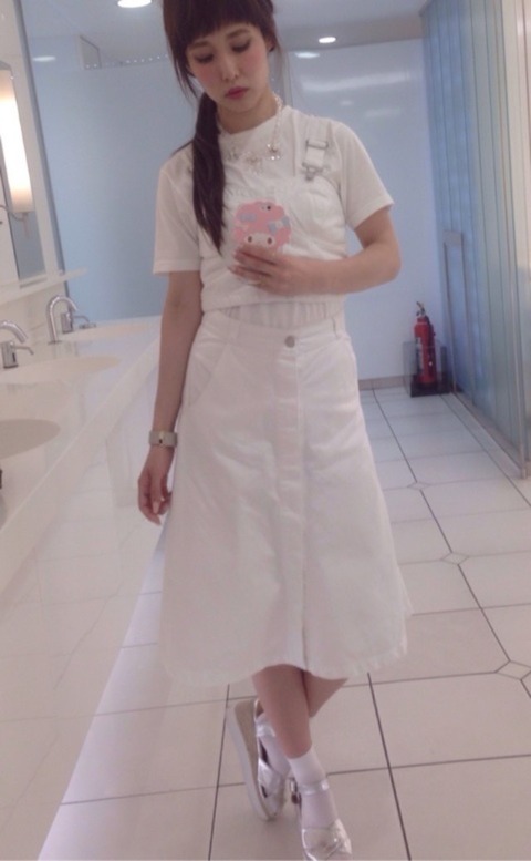 夏のシンプルコーデでは 足元 で差がつく 押さえておきたい15年トレンドシューズ Cbk Magazine