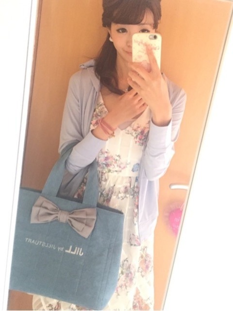 デニムトートバッグが可愛くて使える おすすめの S S ファッションスタイル 4選 Cbk Magazine 公式