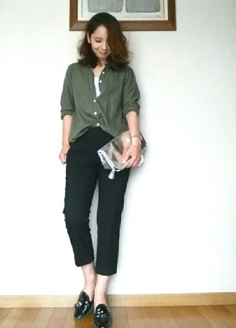 カーキ色の人気は継続中 ミリタリーシャツをおしゃれに着回すコーデ10選 Cbk Magazine 公式