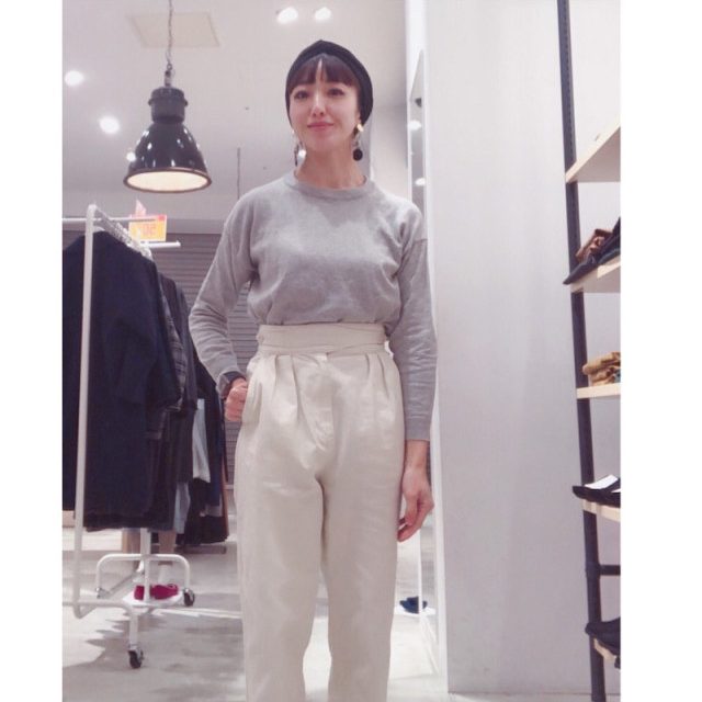 グレーの服 オファー メイク