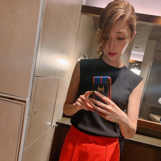 うっとり色気のあるヘアアレンジ 大人きれいめ Mai Umenoさん から学ぶツヤっぽヘア Cbk Magazine うっとり色気のあるヘアアレンジ 大人きれいめ Mai Umenoさん から学ぶツヤっぽヘア Cbk Magazine