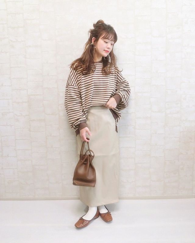 ベージュのタイトスカート」どう着まわす？ お手本カラーコーデ25選