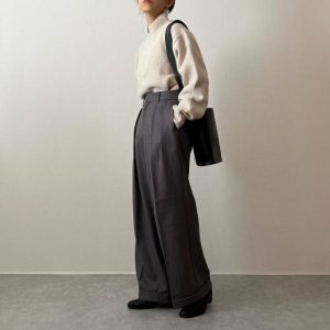 グレーのパンツに合う色は？ 相性のいいトップスを徹底解説【ベージュ・ブラウン・ネイビーと合わせるコツも】 – #CBK magazine【公式】