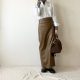 白シャツに合う服は？ コーデがうまくいく「ベストな組み合わせ」
