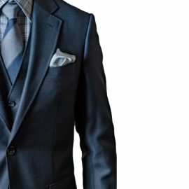ロープド・ショルダーとは｜画像でわかるファッション用語の意味 ／ロープド・ショルダーとは？／ロープド・ショルダーはどんなデザイン？／ロープド・ショルダーのジャケット