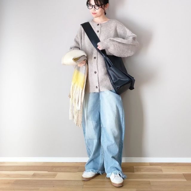 ゆったりデニムの今っぽいコーデって? 最新の着こなし方を徹底 ゆったりデニムの今っぽいコーデって? 最新の着こなし方を徹底