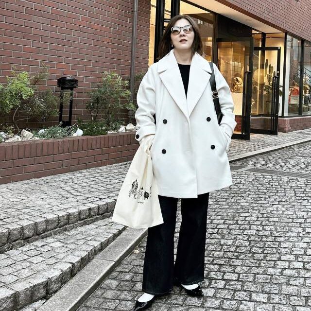 白コートコーデ22選！ 冬の正解コーデを伝授【合う服・ブーツ 