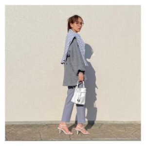 グレーのパンツに合う色は？ 相性のいいトップスを徹底解説【ベージュ・ブラウン・ネイビーと合わせるコツも】 – #CBK magazine【公式】