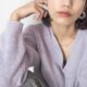 短いネックレスに合う服は？ コーデがうまくいく「ベストな組み合わせ」【秋冬】