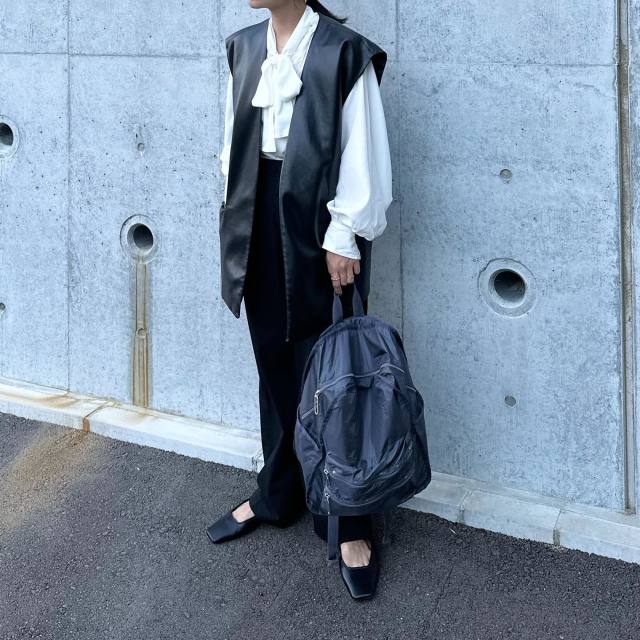 小旅行や通勤も 黒革の編み込みビッグバッグで大人上品コーデ paokmlyoqj3uwxiintyn.jpg