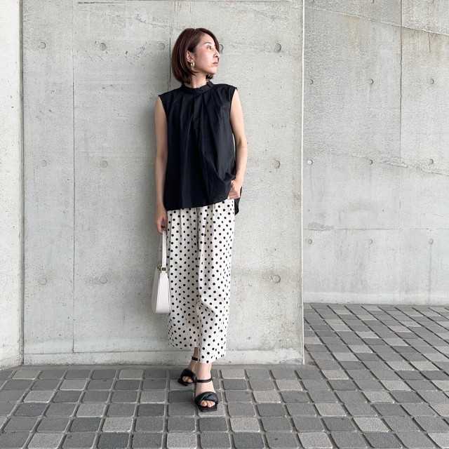 黒ノースリーブコーデ8選】こなれ感アップ！ 夏にマネしたい着こなし方
