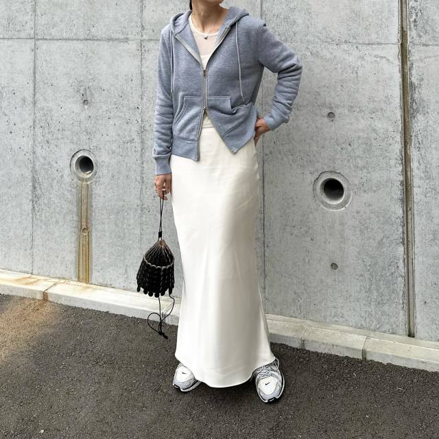 40代50代のパーカー×ロングスカートコーデ術！ もっとおしゃれに