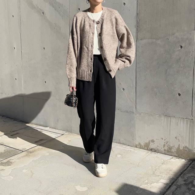 40代、ベージュカーディガンでこなれ見え！ あか抜けコーデ術4つ