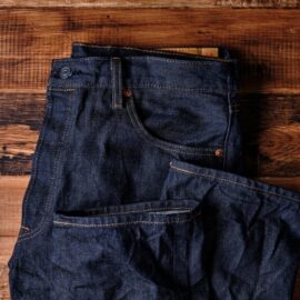 リジッドデニムとは｜画像でわかるファッション用語の意味 ／リジッドデニムとは？／リジッドデニムはどんなデザイン？／リジッドデニムの服（レディース）／リジッドデニムのパンツ