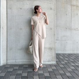 アシンメトリーとは｜画像でわかるファッション用語の意味 ／アシンメトリーとは？／アシンメトリーはどんなデザイン？／アシンメトリーの服（レディース）／アシンメトリーのトップス