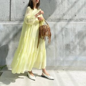 シフォンとは｜画像でわかるファッション用語の意味 ／シフォンとは？／シフォンはどんなデザイン？／シフォンの服（レディース）／シフォンのワンピース