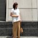 【50代のベージュワイドパンツコーデ8選】脱・無難！ 洗練見えが叶う着こなし術