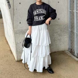 モノトーンとは｜画像でわかるファッション用語の意味 ／モノトーンとは？／モノトーンはどんなデザイン？／モノトーンの服（レディース）／モノトーンのトップス／モノトーンのスカート／モノトーンのシューズ／モノトーンのバッグ