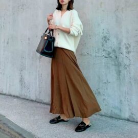 フレアスカートとは｜画像でわかるファッション用語の意味 ／フレアスカートとは？／フレアスカートはどんなデザイン？／フレアスカート
