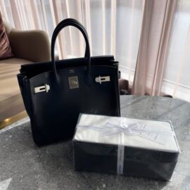 バーキンとは｜画像でわかるファッション用語の意味 ／バーキンとは？／バーキンはどんなデザイン？／バーキンのバッグ