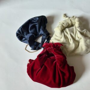 ベルベットとは｜画像でわかるファッション用語の意味 ／ベルベットとは？／ベルベットはどんなデザイン？／ベルベットのバッグ