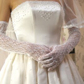 アームロングとは｜画像でわかるファッション用語の意味 ／アームロングとは？／アームロングはどんなデザイン？／アームロング