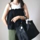 服の上に着るキャミソールの名前は？ 画像でわかるファッション用語プチ解説