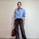 女性必見！ 出張の服装にスニーカーを取り入れる大人コーデ術