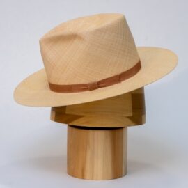 パナマハットとは｜画像でわかるファッション用語の意味 ／パナマハットとは？／パナマハットはどんなデザイン？／パナマハット