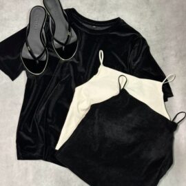 ベロアとは｜画像でわかるファッション用語の意味 ／ベロアとは？／ベロアはどんなデザイン？／ベロアの服（レディース）／ベロアのトップス／ベロアのシューズ