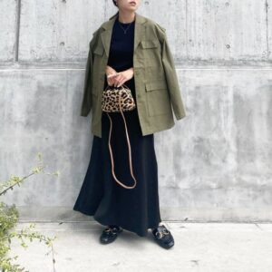 ミリタリーとは|画像でわかるファッション用語の意味 /ミリタリーとは?/ミリタリーはどんなデザイン?/ミリタリーの服(レディース)/ミリタリーのアウター