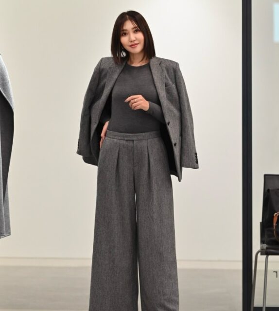タックとは｜画像でわかるファッション用語の意味 ／タックとは？／タックはどんなデザイン？／タックの服（レディース）／タックパンツ