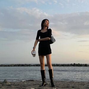 マイクロミニとは｜画像でわかるファッション用語の意味 ／マイクロミニとは？／マイクロミニはどんなデザイン？／マイクロミニの服（レディース）／マイクロミニのスカート