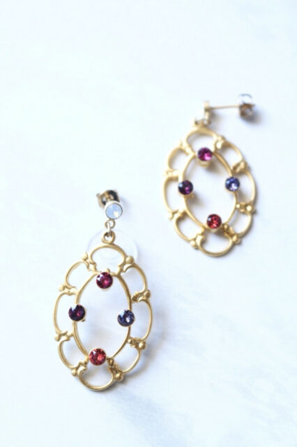 アンティークとは｜画像でわかるファッション用語の意味 ／アンティークとは？／アンティークはどんなデザイン？／アンティークのアクセサリー／