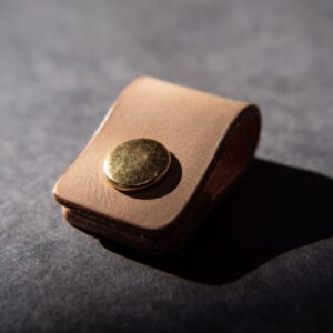 タンレザーとは｜画像でわかるファッション用語の意味 ／タンレザーとは？／タンレザーはどんなデザイン？／タンレザー