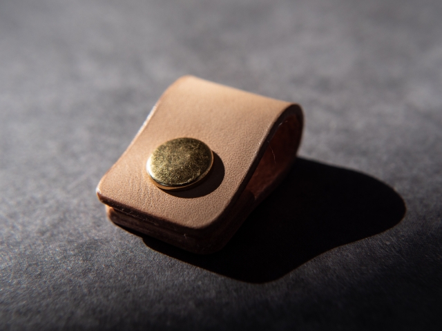 タンレザーとは｜画像でわかるファッション用語の意味 ／タンレザーとは？／タンレザーはどんなデザイン？／タンレザーはどんな素材？