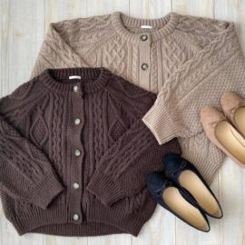 ケーブル・ニットとは｜画像でわかるファッション用語の意味 ／ケーブル・ニットとは？／ケーブル・ニットはどんなデザイン？／ケーブル・ニット