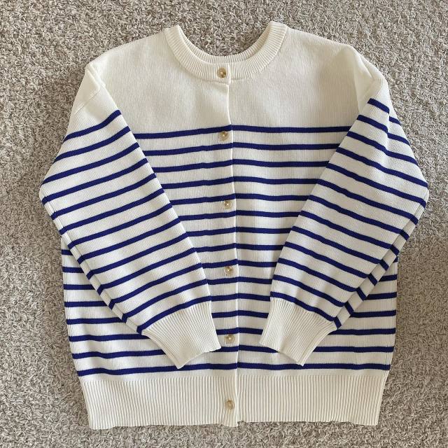 マリンストライプとは｜画像でわかるファッション用語の意味 ／マリンストライプとは？／マリンストライプはどんなデザイン？／マリンストライプの服（レディース）／マリンストライプのトップス