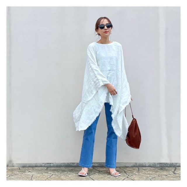 ポンチョとは｜画像でわかるファッション用語の意味 ／ポンチョとは？／ポンチョはどんなデザイン？／ポンチョの服（レディース）／ポンチョのトップス