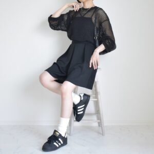 キュロットとは｜画像でわかるファッション用語の意味 ／キュロットとは？／キュロットはどんなデザイン？／キュロットの服（レディース）／キュロットのパンツ