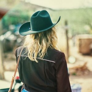 テンガロンハットとは｜画像でわかるファッション用語の意味 ／テンガロンハットとは？／テンガロンハットはどんなデザイン？／テンガロンハット