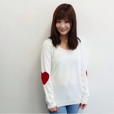 エルボー・パッチとは｜画像でわかるファッション用語の意味 ／エルボー・パッチとは？／エルボー・パッチはどんなデザイン？／エルボー・パッチの服（レディース）／エルボー・パッチのトップス