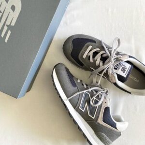 ユニセックスとは｜画像でわかるファッション用語の意味 ／ユニセックスとは？／ユニセックスはどんなデザイン？／ユニセックスのシューズ