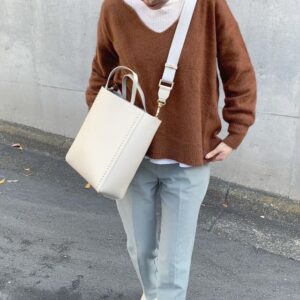 モヘアとは｜画像でわかるファッション用語の意味 ／モヘアとは？／モヘアはどんなデザイン？／モヘアの服（レディース）／モヘアのトップス