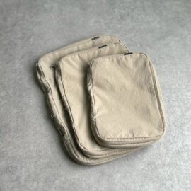 エクリュとは｜画像でわかるファッション用語の意味 ／エクリュとは？／エクリュはどんなデザイン？／エクリュのポーチ