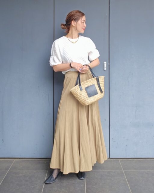 フレアとは|画像でわかるファッション用語の意味 /フレアとは?/フレアはどんなデザイン?/フレアの服(レディース)/フレアのスカート