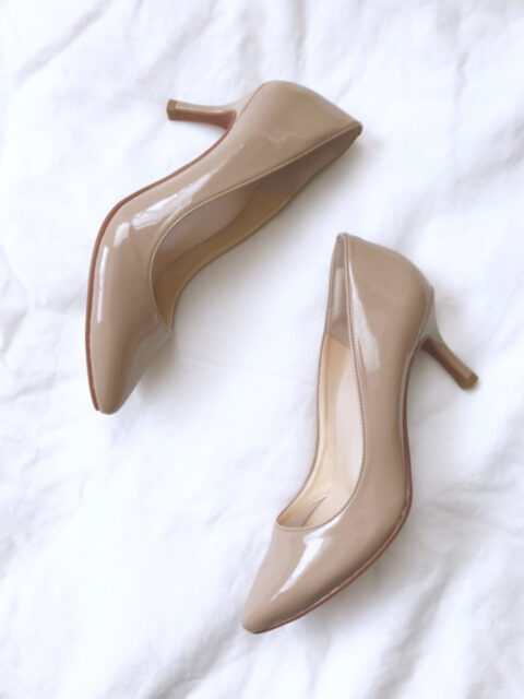 ヌードカラーとは|画像でわかるファッション用語の意味 /ヌードカラーとは?/ヌードカラーはどんなデザイン?/ヌードカラーのシューズ