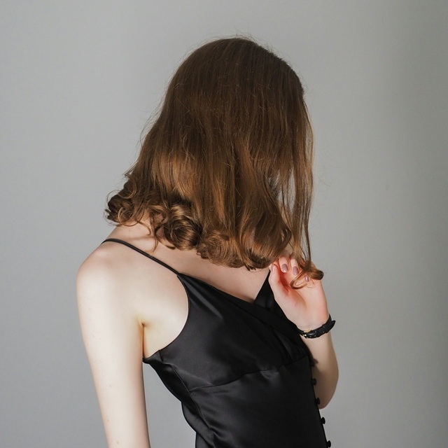 センシュアルとは｜画像でわかるファッション用語の意味 ／センシュアルとは？／センシュアルはどんなデザイン？／センシュアルの服（レディース）／センシュアルのトップス