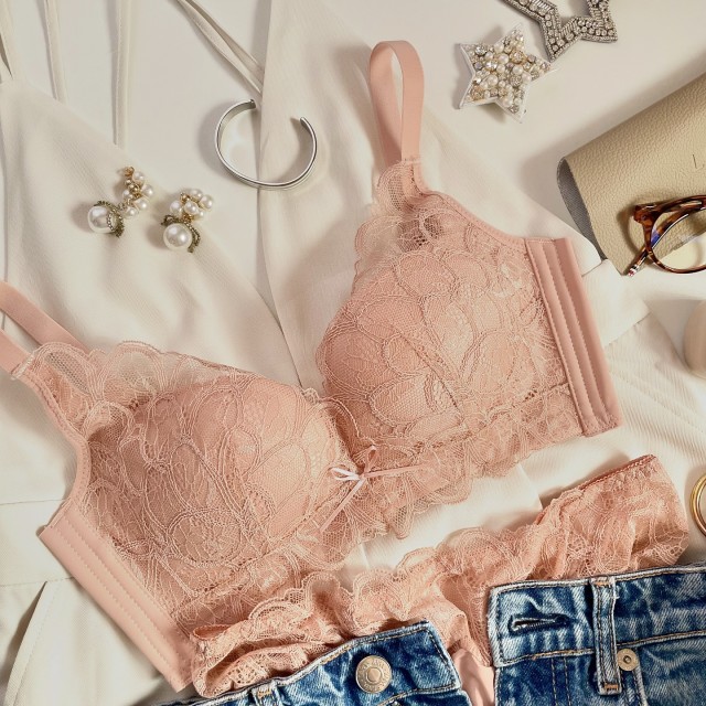 コーラルとは|画像でわかるファッション用語の意味 /コーラルとは?/コーラルはどんな色?/コーラルの服(レディース)